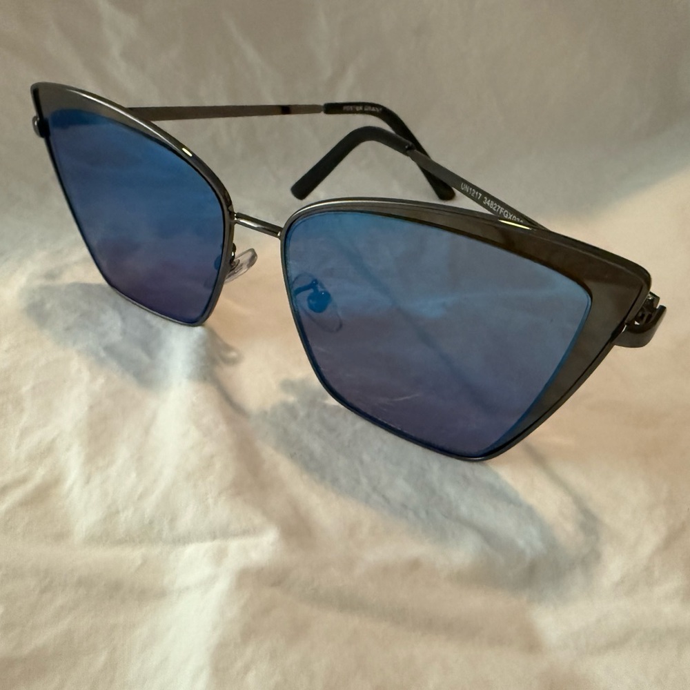 Stylish Blue Sunglasses